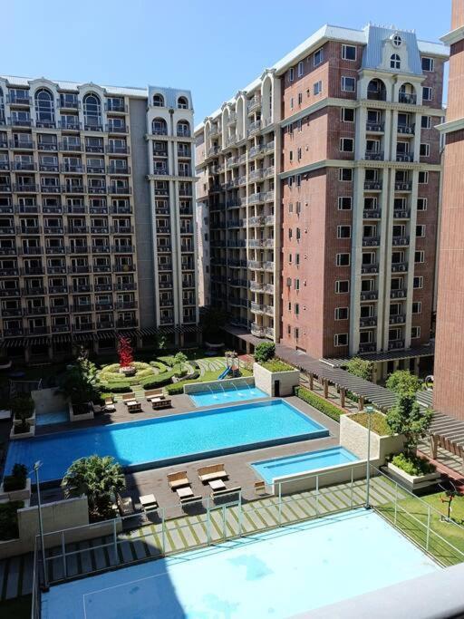Monarch Parksuites - Balmoral Place Paranaque City Exterior foto